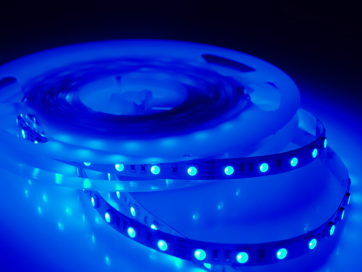RGB LED strip met draadloze bediening in profiel