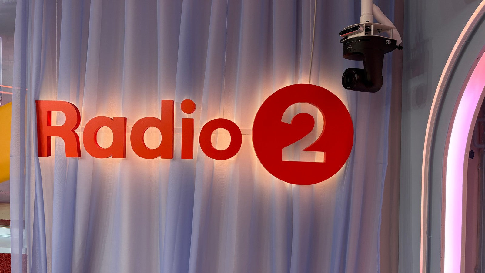 Radio 2 licht letters studio